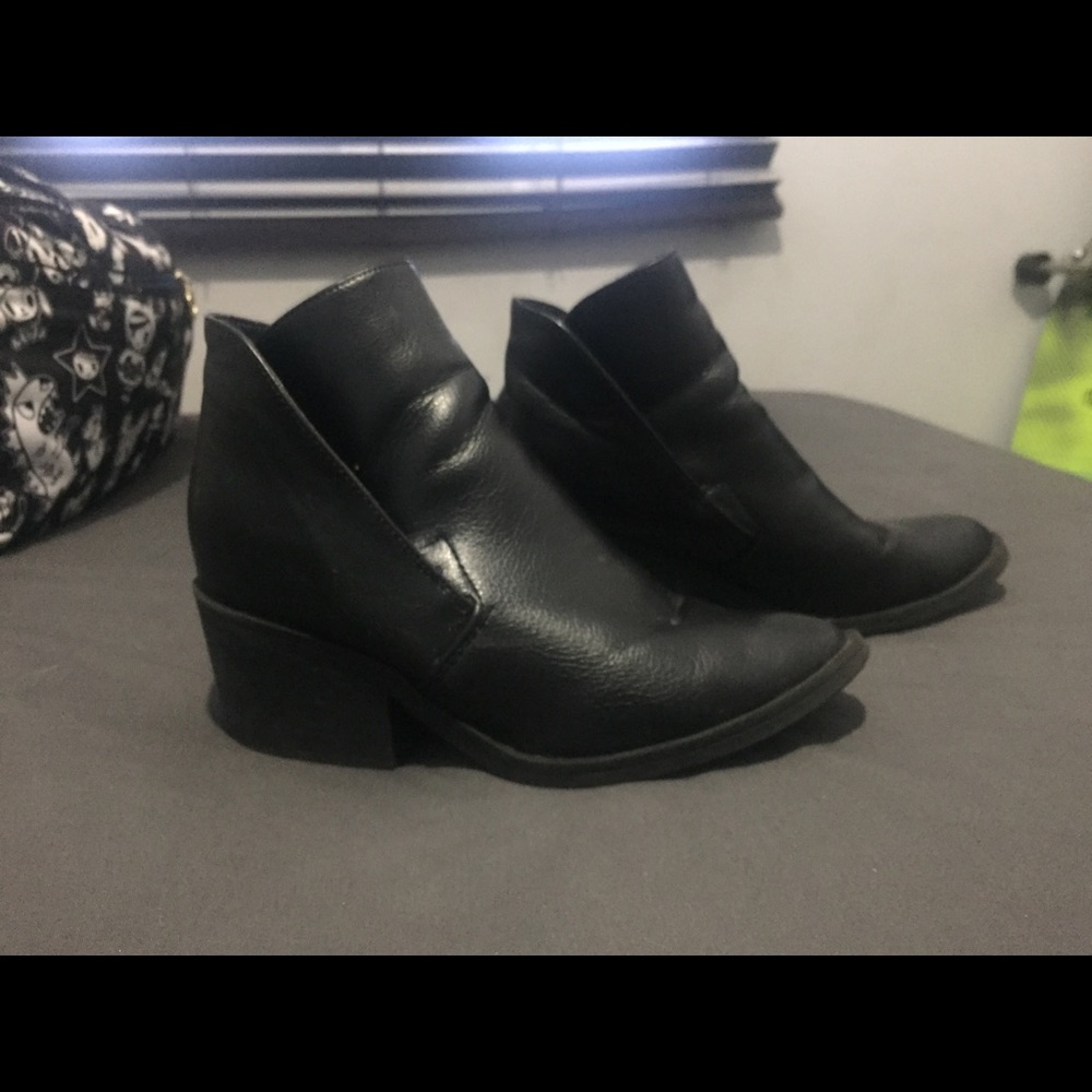 Apt 9 black booties / BUNDLES 30% off